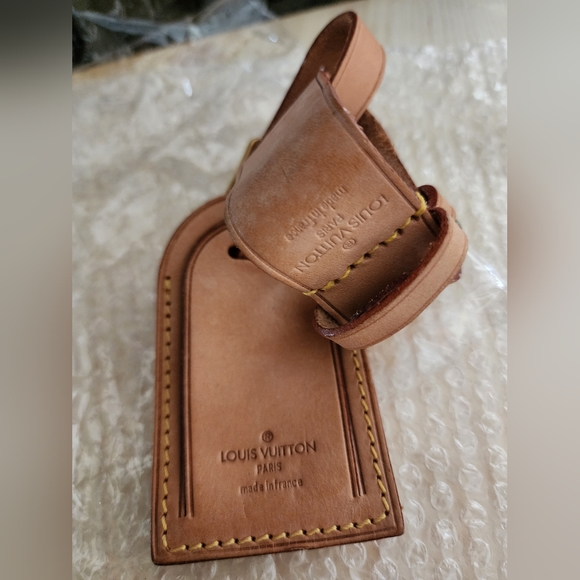 Authentic Louis Vuitton Bundle of Tag and Poignet - Picture 1 of 4